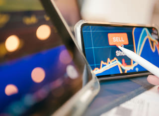 Analyse de Bitcoin, Ethereum et des options forex par un trader opérant sur plusieurs marchés