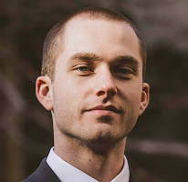 Portrait de Thomas Whitfield, analyste et expert du marché crypto en trading